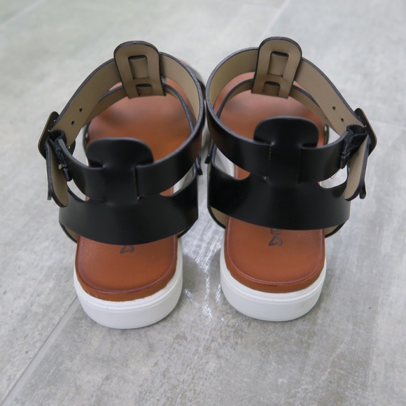 SOLD Black gladiator sandals - Picture 4 of 5